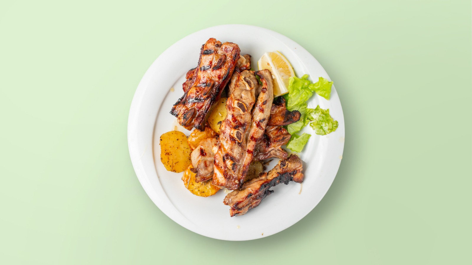 BRI VIÇI ZGARRE ME PATATE FURRE / Grilled Beef Ribs with Oven Baked Potatoes